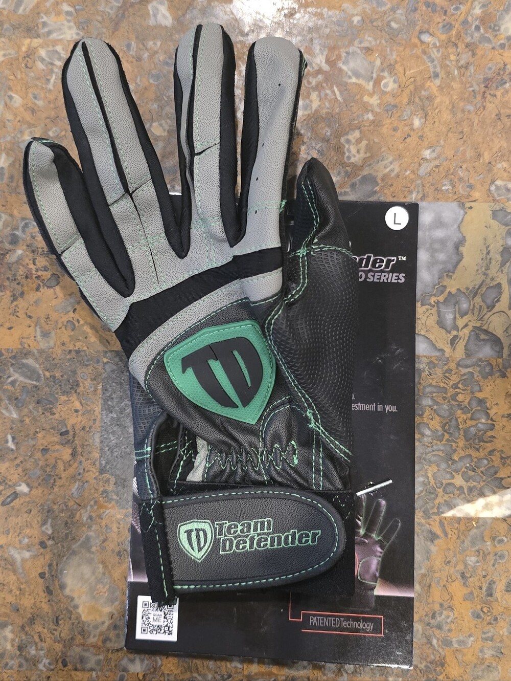 Team Defender Pro Series Protective Baseball Glove L NWT